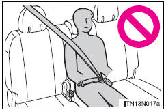 Toyota Sienna. When using the third center seat belt