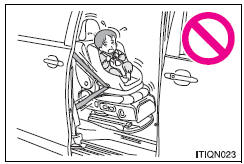 Toyota Sienna. When installing a child restraint system to the AUTO ACCESS SEAT