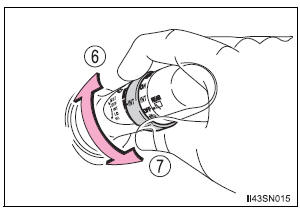 Toyota Sienna. Operating the wiper lever
