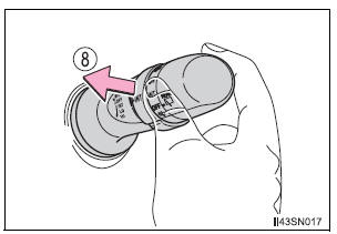 Toyota Sienna. Operating the wiper lever