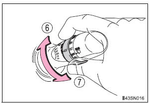 Toyota Sienna. Operating the wiper lever
