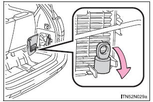 Toyota Sienna. Taking out the jack and tools