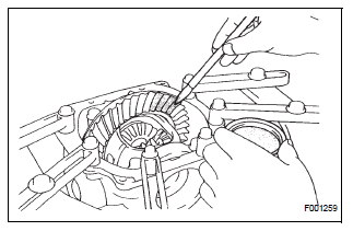 INSPECT TOOTH CONTACT BETWEEN RING GEAR AND DRIVE PINION
